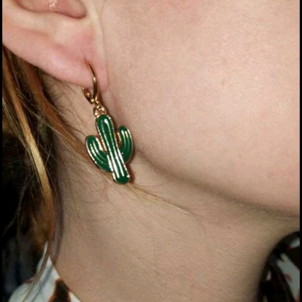 💖 2/$30 Western cactus dainty small earrings - Picture 5 of 11